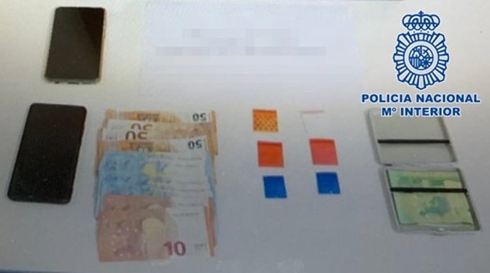 Dinero, droga, móviles incautados al detenido en Playa del Inglés