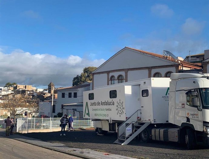 Dispositivos organizado con motivo de los cribados de Covid-19 en una imagen de archivo.