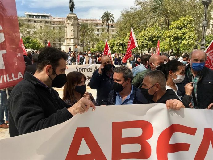 Pérez y Arellano, en la manifestación de trabajadores de Abengoa
