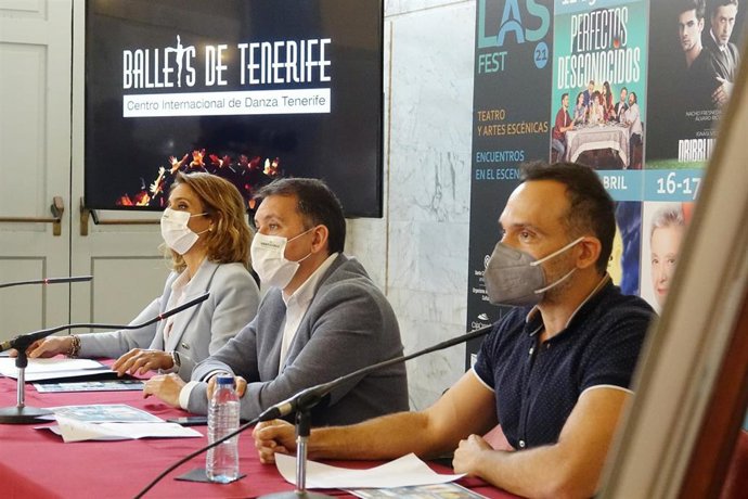 La concejal de Fiestas de Santa Cruz de Tenerife, Gladys de León, el alcalde, José Manuel Bermúdez y el pormotor cultural Luis García Temprano, en la presentación de 'Tablas Fest'