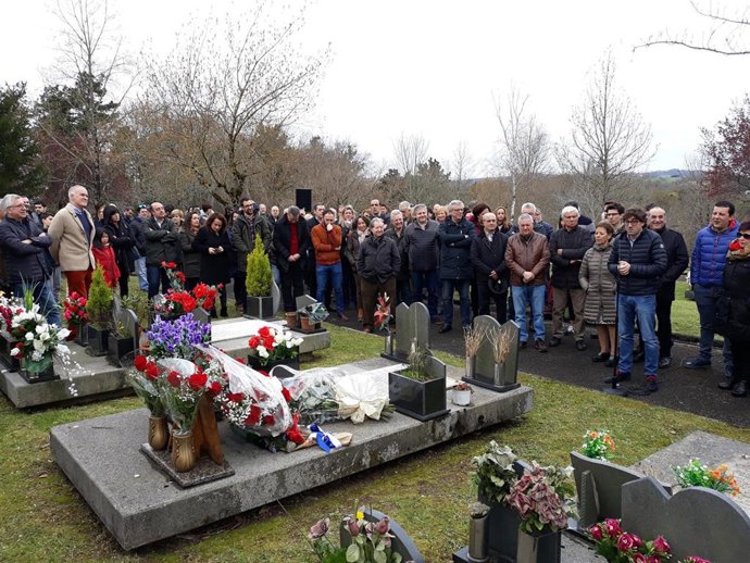 Archivo - El PSE-EE de Gipuzkoa recuerda en el cementerio de Lasarte-Oria (Gipuzkoa) al edil socialista de este municipio Froilán Elespe, asesinado por ETA
