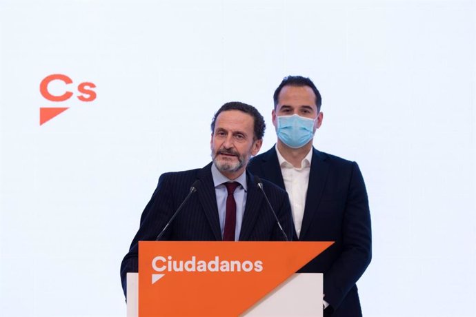 El portavoz de Ciudadanos en el Congreso, Edmundo Bal (i), y el exvicepresidente de la Comunidad de Madrid, Ignacio Aguado, y durante una comparecencia en la sede de Ciudadanos a 18 de marzo de 2021.