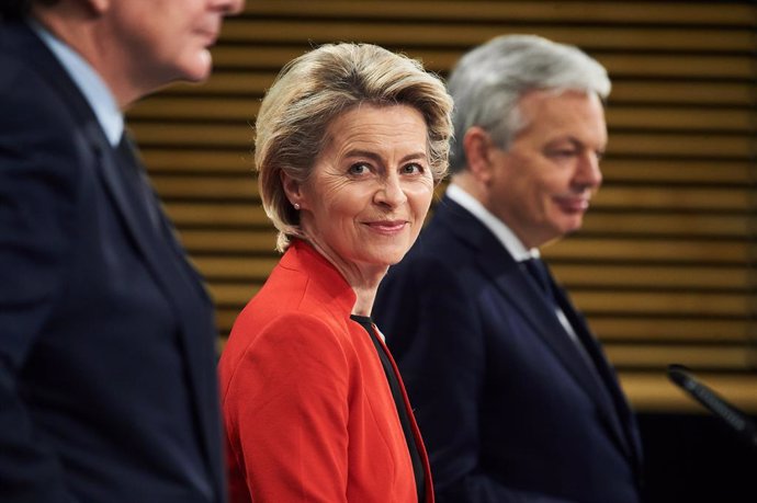 HANDOUT - 17 March 2021, Belgium, Brussels: European Commission President Ursula von der Leyen (C)attends a press conference on the Commission's response to COVID-19 and the EU new vaccine certificate. The European Commission on Wednesday proposed the 