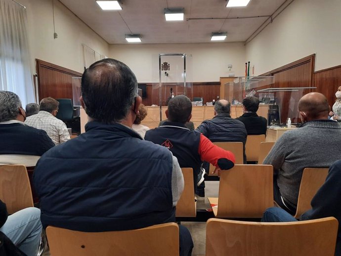 Imagen del primer día de juicio por las captaciones de agua en Doñana (Huelva).