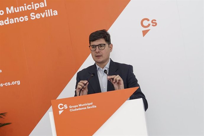 Archivo - El portavoz de Cs en el Ayuntamiento de Sevilla, Álvaro Pimentel, en una imagen archivo