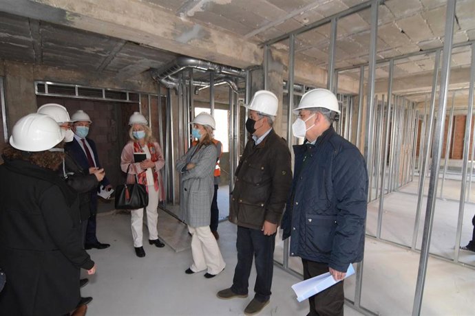 Alicia Martínez, secretaria general de Vivienda de la Junta visitando obras en Cádiz