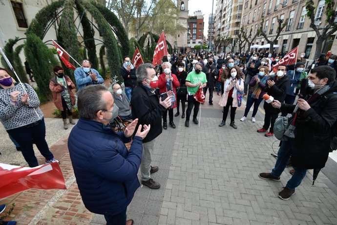 Protesta convocada por CCOO frente al Palacio de San Esteban para evitar que la Consejería de Educación y Cultura caiga en manos de Vox