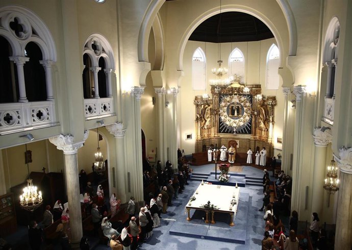 Vista general de una eucaristía celebrada en la iglesia Virgen de la Paloma, en Madrid (España), a 19 de marzo de 2021. El templo reabre hoy, Día del Padre con una misa a favor de las víctimas y familiares de la explosión de gas del 20 de enero, en la q