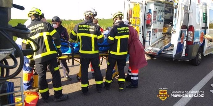 Intervención de los bomberos del Consorcio Provincial de Cádiz en el accidente