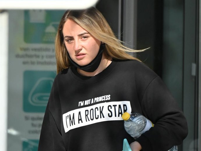 Rocío Flores en el foco mediático tras las histórica decisión que ha tomado su madre, Rocío Carrasco, de contar su versión de la historia de su vida públicamente a través de una docu-serie de la podremos ver su primera entrega el próximo domingo.