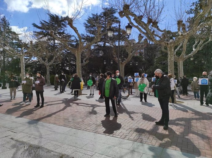 Concentración en Logroño por una Ley "que garantice la vivienda"