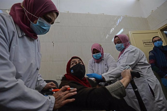 Vacunación por el coronavirus en Egipto