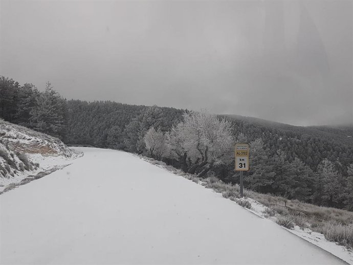 Carretera nevada en Almería.
