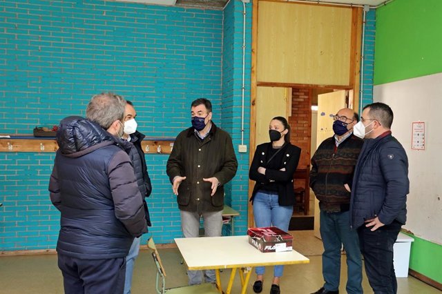 El conselleiro de Cultura, Educación e Universidade, Román Rodríguez, visita el CEIP Xoaquín Loriga de Lalín (Pontevedra).