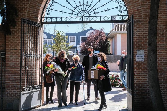 Una familia madrileña entierra en Villaviciosa de Odón a su padre tras ser identificado por una asociación memorialista