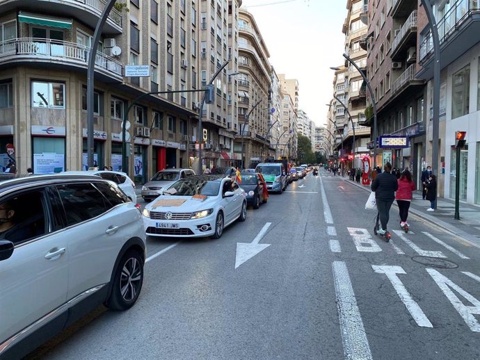 La caravana de coches de Solidaridad Murcia