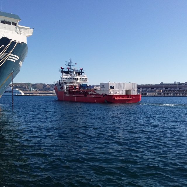 Archivo - El barco humanitario de rescate 'Ocean Viking' en el puerto de Marsella