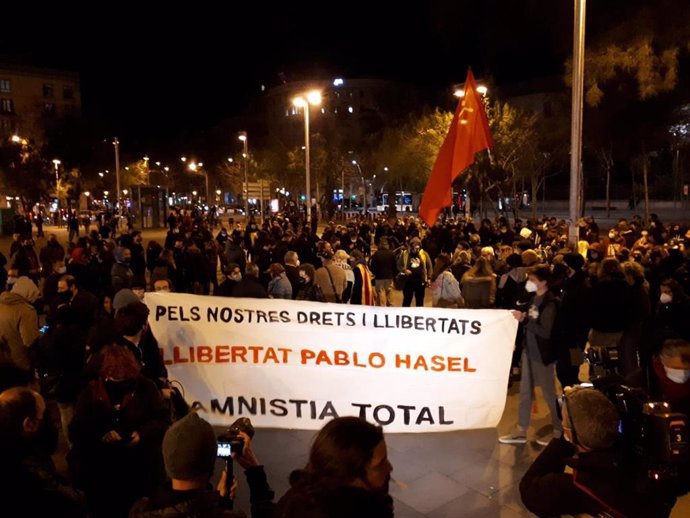 250 Marchan Para Pedir La Libertad De Pablo Hasel En Barcelona