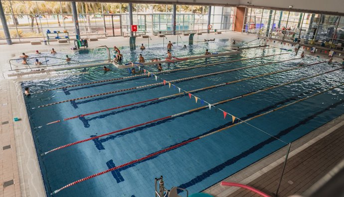 Archivo - Piscina cubierta