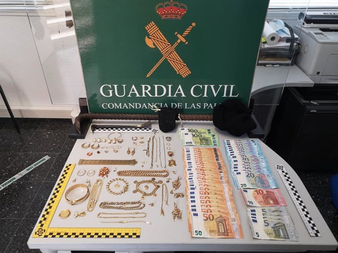 Joyas y dinero intervenidos por la Guardia Civil