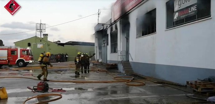 Incendio en un almacén de productos agrícolas en Pedreguer (Alicante)