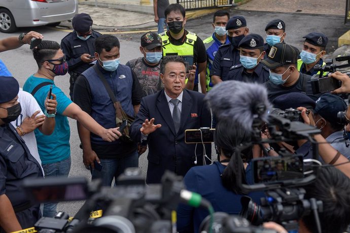 21 March 2021, Malaysia, Kuala Lumpur: Kim Yu Song, a counselor at the North Korean embassy to Malaysia, speaks the media outside the embassy after North Korea severed its diplomatic relations with Malaysia in response to Malaysia's extradition of a Nor
