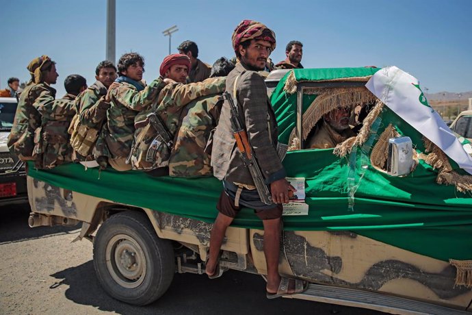 FILED - 09 March 2021, Yemen, Sanaa: Armed members of the Houthi rebel movement ride a vehicle during a funeral procession held for Houthi fighters who were allegedly killed in recent fighting with the Yemeni Saudi-backed government forces. Photo: Hani 