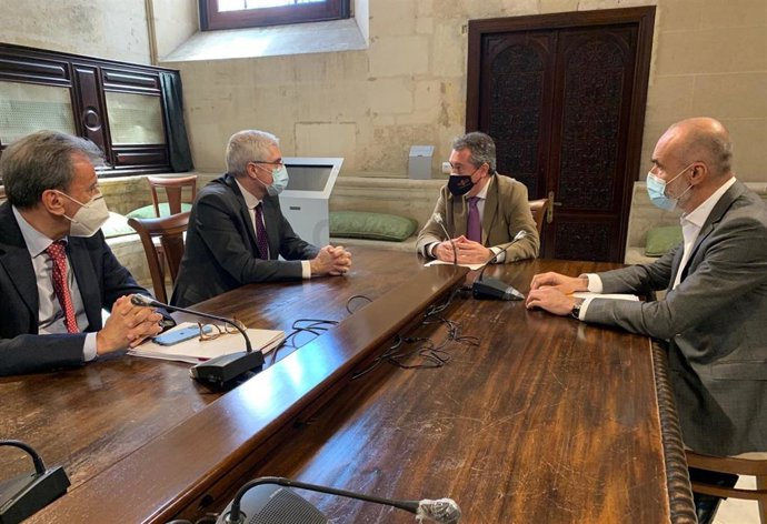 El alcalde y el presidente de Renfe se reúnen para avanzar en la integración tarifaria en el área metropolitana