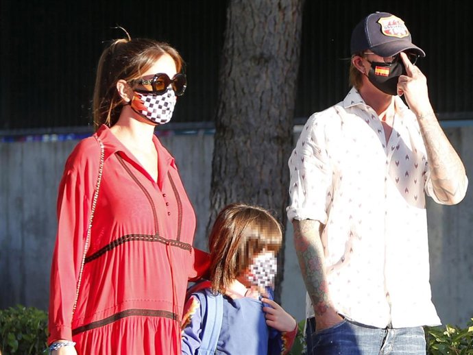 Archivo - Romina Belluscio y Guti han acompañado a su hijo Enzo el primer día de colegio