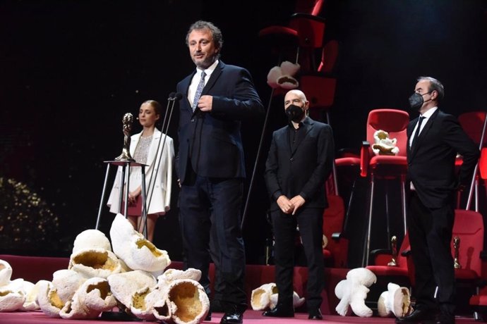 El productor Raimon Masllorens, que ha recibido el Premi Gaudí a Mejor Película por 'La vampira de Barcelona'