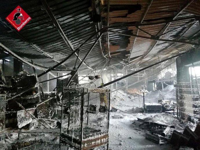 Nave calcinada en Pedreguer