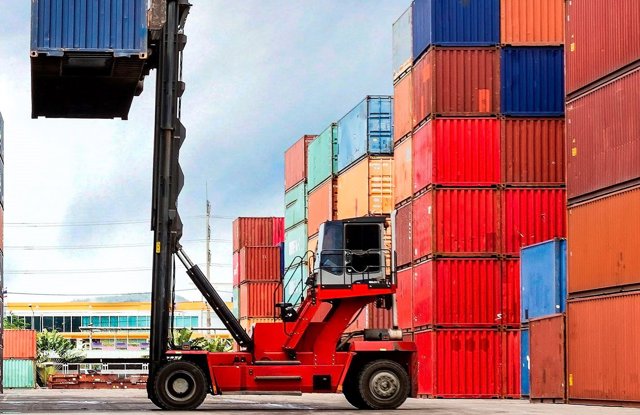 Foto Y Nota De Prensa: Las Exportaciones Andaluzas Alcanzan Los 2.223 Millones De Euros En Enero Y Logran Un Superávit Comercial De 325 Millones