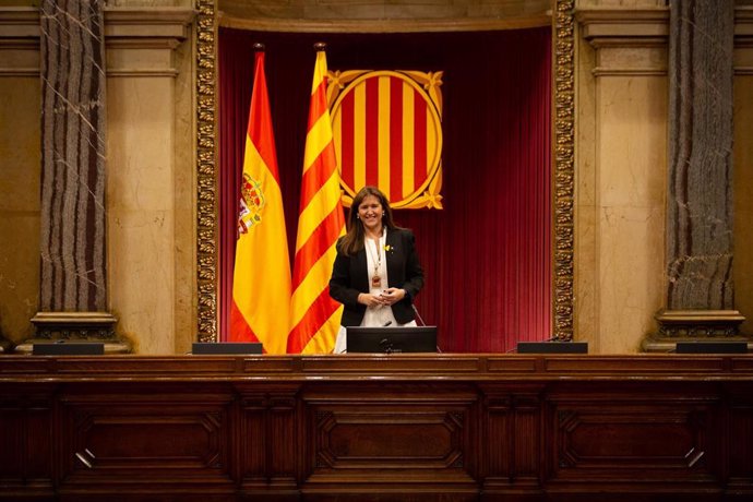 La candidata de Junts, Laura Borrs, posa en el Auditorio del Parlament de Catalunya tras ser proclamada nueva presidenta de la Cámara catalana en el inicio de la XIII legislatura, en Barcelona, Catalunya, (España), a 12 de marzo de 2021. La nueva presi