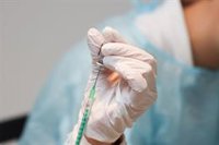OMS concluye que la vacuna de AstraZeneca aporta más beneficios que riesgos