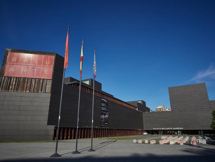 Archivo - El Palacio Baluarte Jauregia aparece vacío durante el día 54 del estado de alarma en Pamplona / Navarra (España), a 7 de mayo de 2020.