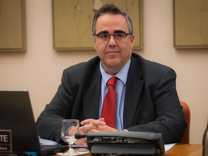 Archivo - El director general del IEE, Gregorio Izquierdo