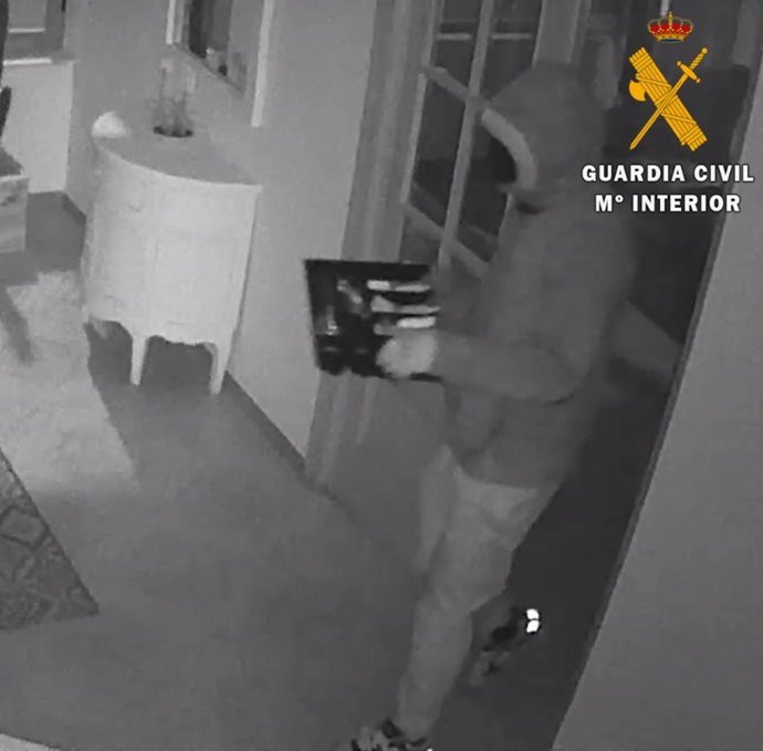 Imagen del autor de un robo captado por una cámara de seguridad