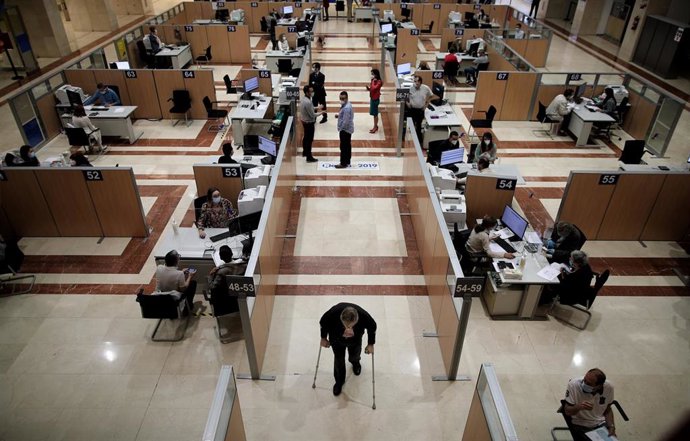 Archivo - Vista general de la Oficina de la Agencia Tributaria en la Calle Guzmán el Bueno 