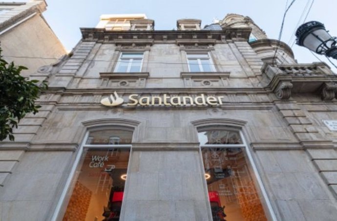 Fachada del Work Café de Banco Santander en Vigo.