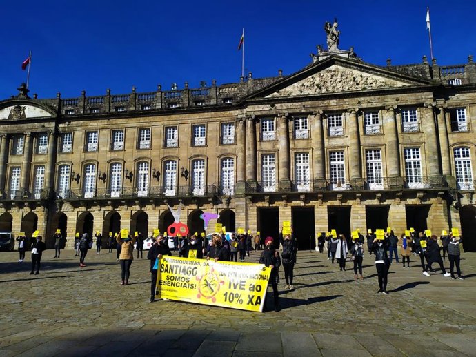 Protesta del sector de las peluquerías en la Praza do Obradoiro para demandar la rebaja del IVA al 10%