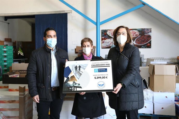 Entrega de la recaudación de la venta del calendario solidario de la Diputación de Palencia.