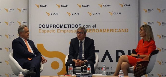 Juan Miguel Sucunza, presidente de CEN; José Carlos García de Quevedo, presidente del ICO y Núria Vilanova, presidenta de CEAPI