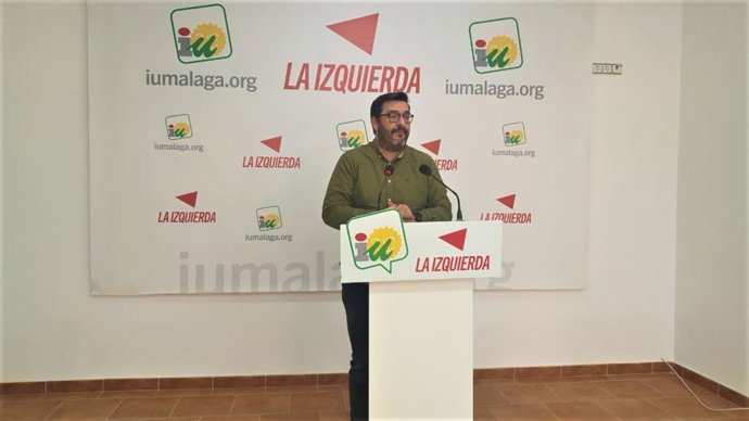 El parlamentario andaluz de Adelante y coordinador provincial de IU en Málaga,  Guzmán Ahumada, en rueda de prensa