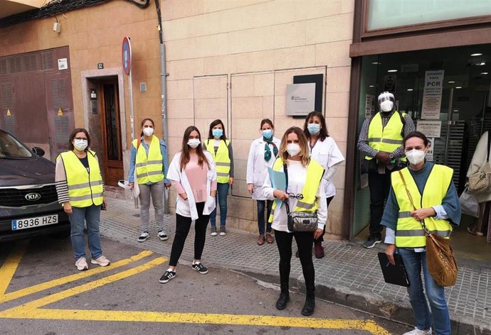 Empleados de las intervenciones comunitarias que se realizaron a lo largo de los meses de octubre y noviembre en Pere Garau.