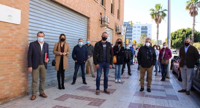 Reunión del PSOE de Málaga con trabajadores del CIMI de Torremolinos