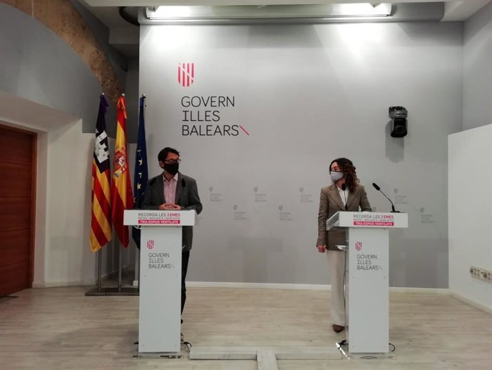 Los consellers Iago Negueruela y Rosario Sánchez, en la rueda de prensa posterior al Consell de Govern.