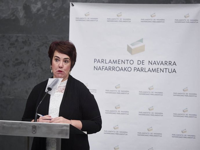 Archivo - La parlamentaria foral de Podemos Ainhoa Aznárez, en el Parlamento de Navarra.