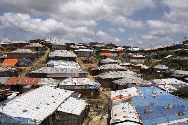Archivo - Campamento de refugiados rohingyas en Cox's Bazar