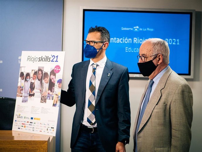 El consejero de Educación, Cultura, Deporte y Juventud, Pedro Uruñuela, y el director general de FP Integrada, Félix Alonso