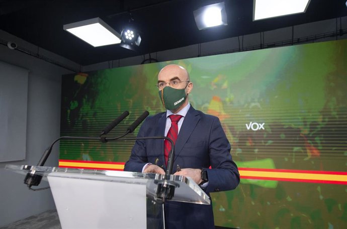 El vicepresidente de Acción Política y eurodiputado de Vox, Jorge Buxadé, ofrece una rueda de prensa tras la celebración del Comité de Acción Política del partido en la sede, en Madrid, (España), a 15 de marzo de 2021.